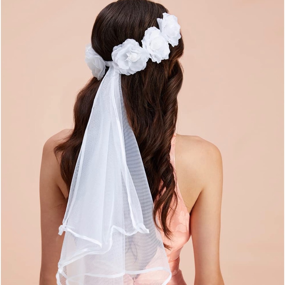 Xo, Fetti Bridal Flower Crown Veil